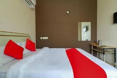 OYO 70557 Royal Pride