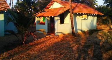 Castello's Coco Huts