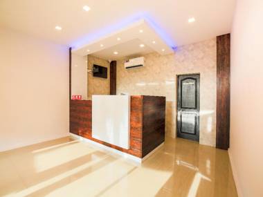 OYO 16582 Hotel Shin