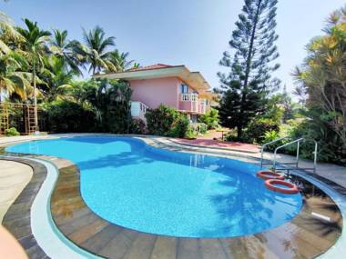 Coconut Grove Beach Resort