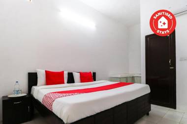 OYO 60479 The Corner House 200ft Road