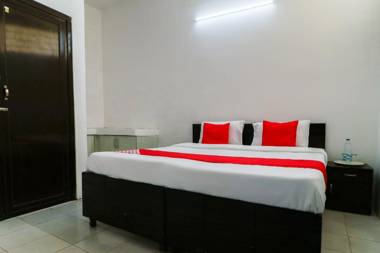 OYO 60479 The Corner House 200ft Road