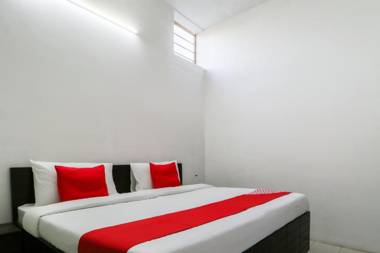 OYO 60479 The Corner House 200ft Road