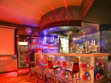 Townhouse 651 Hotel Taksonz