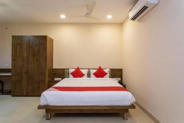 OYO 76392 Corner House 666