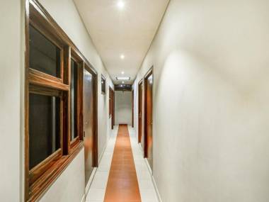 OYO 79498 Hotel 7 Sky