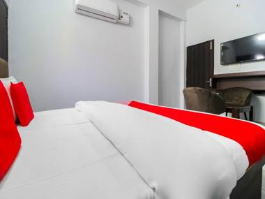 OYO 84243 The Green Orchid