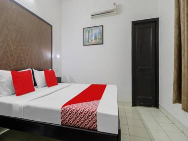 OYO 85711 Hotel Malwa