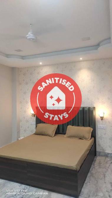 OYO 92350 White Orchid