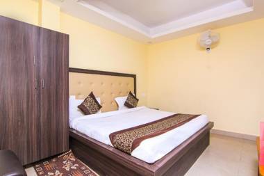 OYO Flagship 6793 Hotel CZ