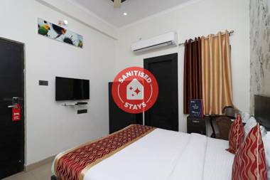 OYO 8680 Hotel Vaishnavi Inn