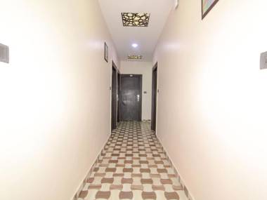 OYO 8680 Hotel Vaishnavi Inn