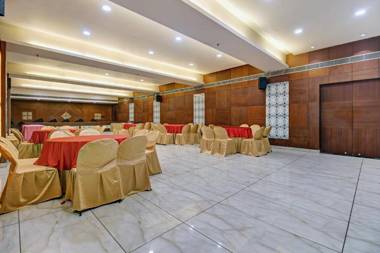 Townhouse OAK Hotel Edesia