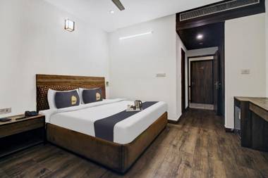 Townhouse OAK Hotel Edesia