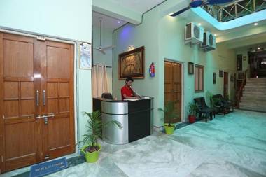 OYO Flagship 19120 The Classio Guest House