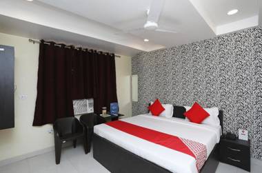 Capital O 22697 Richa Grand Inn