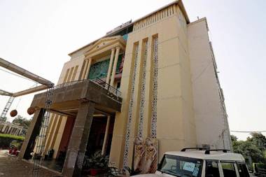 Capital O 29861 Mayur Motel & Resort