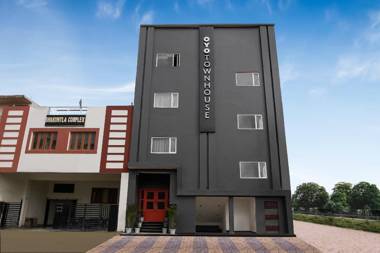OYO Townhouse 217 The Awadh Airport