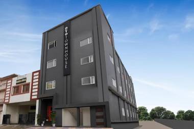 OYO Townhouse 217 The Awadh Airport