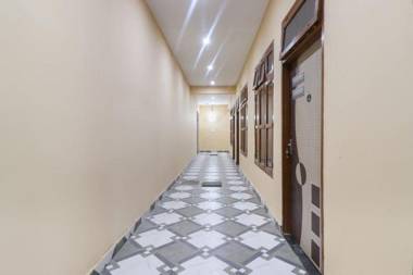 OYO 46253 A R Hotel