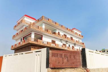 OYO Flagship 69004 Mauryan's Guest House