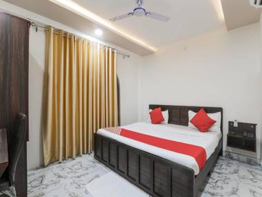 OYO 68040 Hotel Aastha