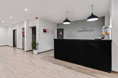 OYO Townhouse 096 Lohia Park