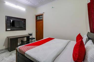 OYO 75844 Hotel Urmila Sadan