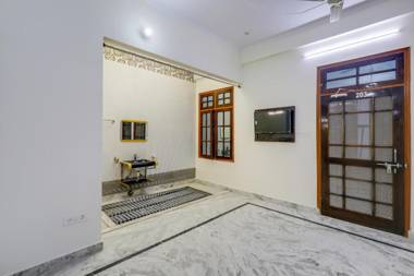 OYO 75844 Hotel Urmila Sadan