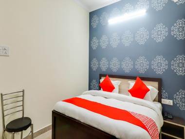 OYO Flagship 76905 Silver Tree Inn