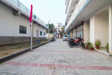 OYO 76496 Flagship Metro Inn