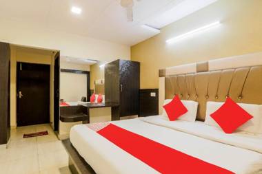 OYO 79765 Hotel Samrat