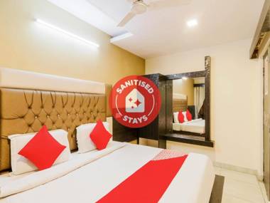 OYO 79765 Hotel Samrat