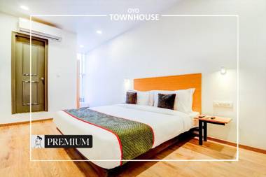 OYO TOWNHOUSE 225 ASHIYANA MUKUT BAZAR