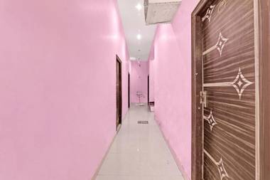 OYO 82011 Royal Stay Inn