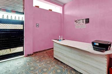 OYO 82011 Royal Stay Inn