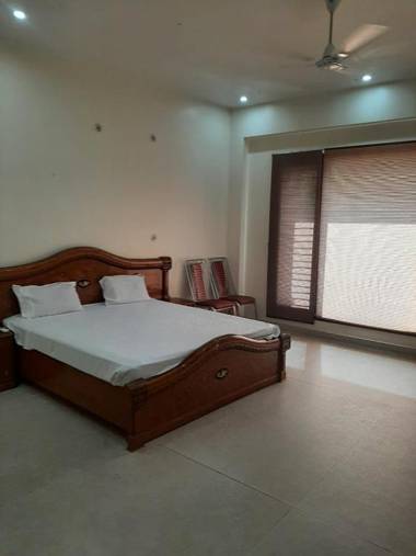 OYO 82834 Krishna Guest House