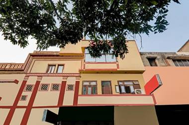 OYO 83366 Hotel SNA Grand