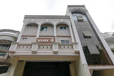 Collection O 85387 Holidays Inn