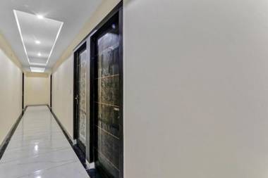 Collection O 85387 Holidays Inn