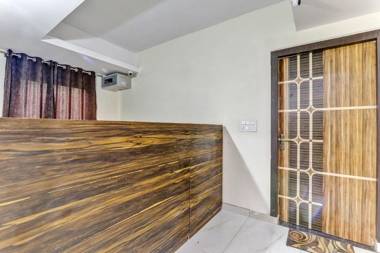 Collection O 85387 Holidays Inn