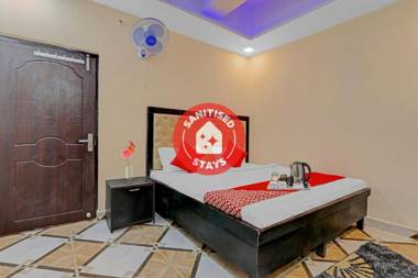 OYO 87826 Hotel Clarke Inn