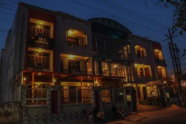 TR'S Edifice - A Luxury Guest House