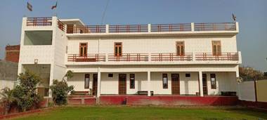 SPOT ON 88562 Hotel Rawat