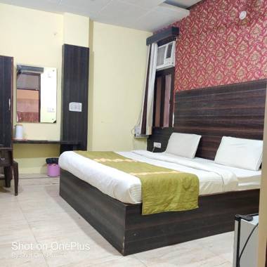 Hotel Park Avenue by WB Inn