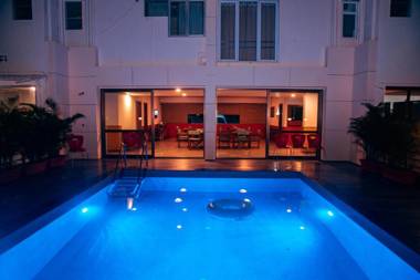 AMAZINN VILLA Neatspace Hotel