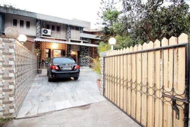 Blue Heaven- Lonavala 2 Bhk with private pool!