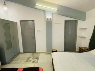 Blue Heaven- Lonavala 2 Bhk with private pool!