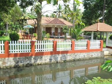 Coconut Creek Kumarakom Homestay Hotel