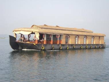 Sreekrishna Houseboat - VACCINATED STAFF